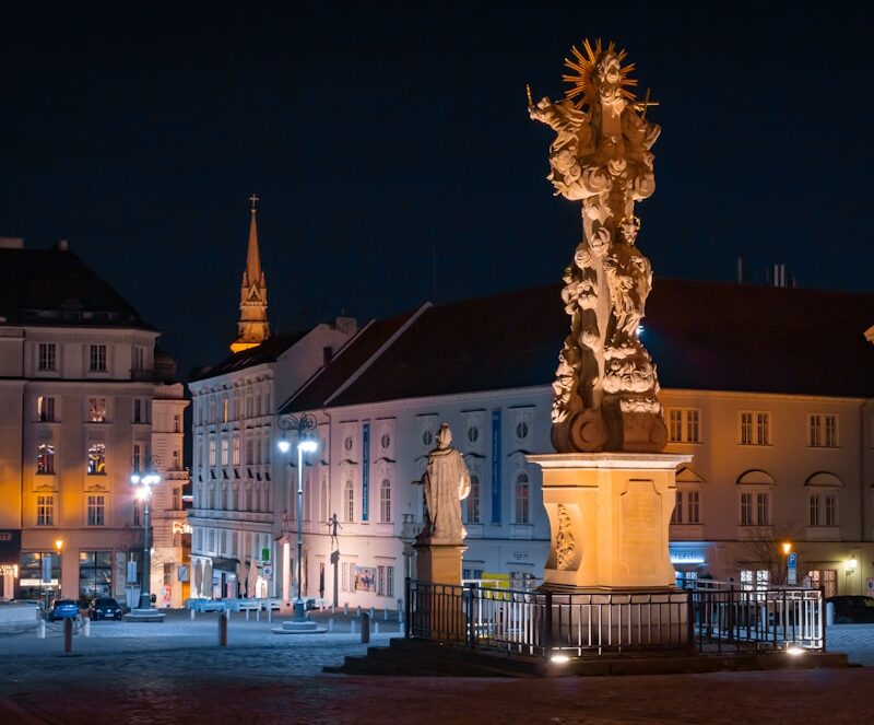 Fontanna na Placu Litewskim: pokazy wody i światła, które zachwycają